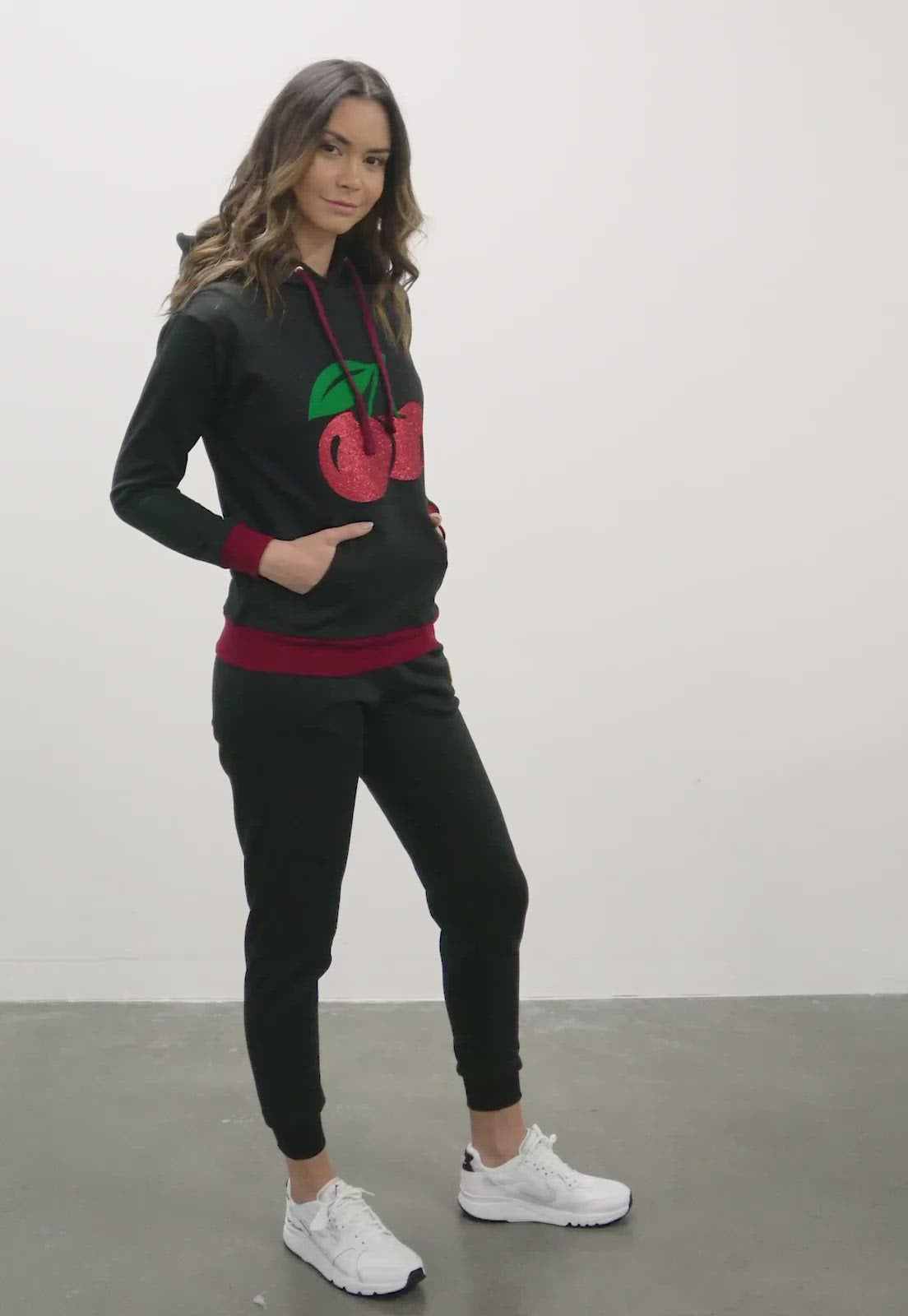 Conjunto de Sudadera para Mujer | Buzo Hoodie Negro | Cerezas |