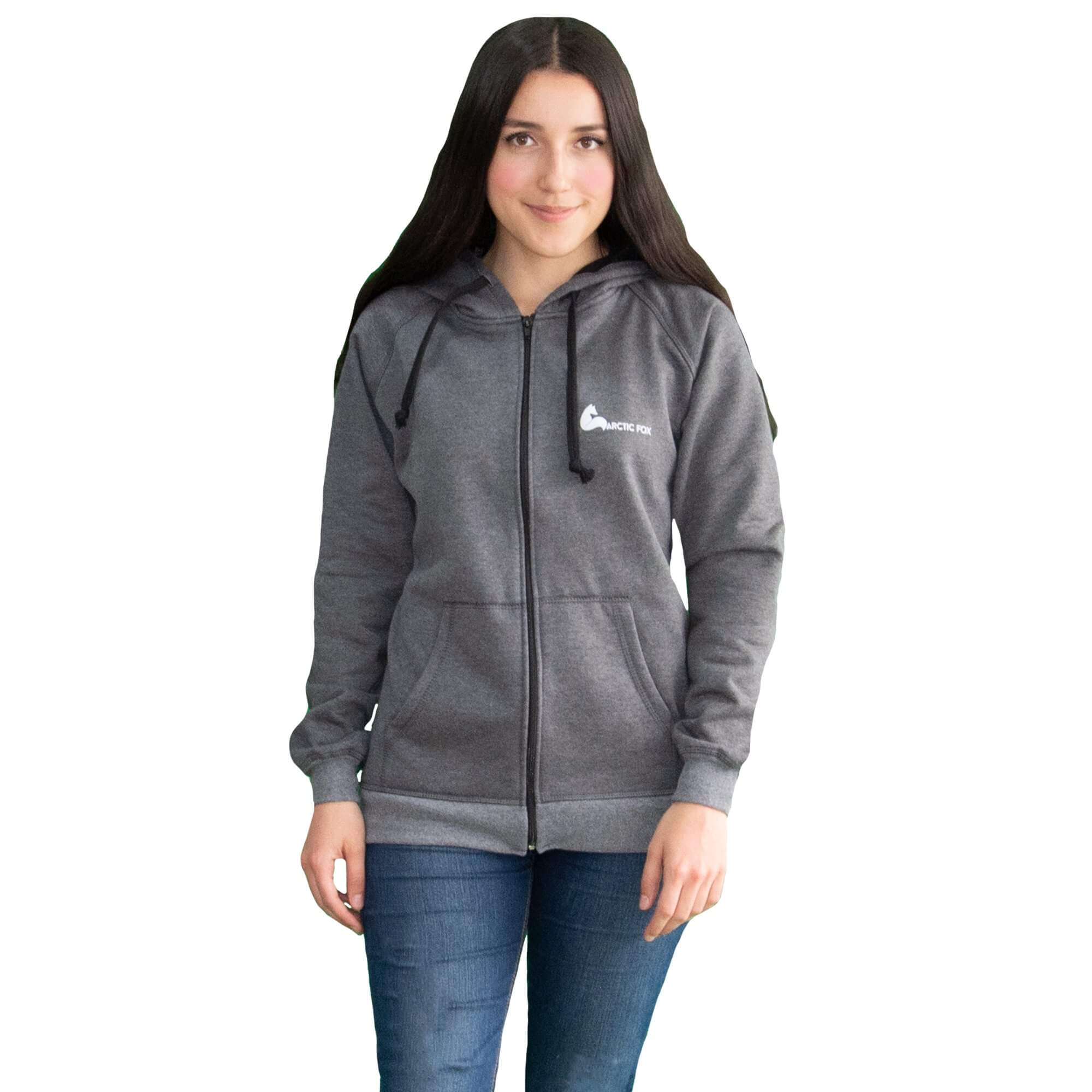 Mujer vistiendo una Chaqueta Hoodie Gris de Arctic Fox Colombia
