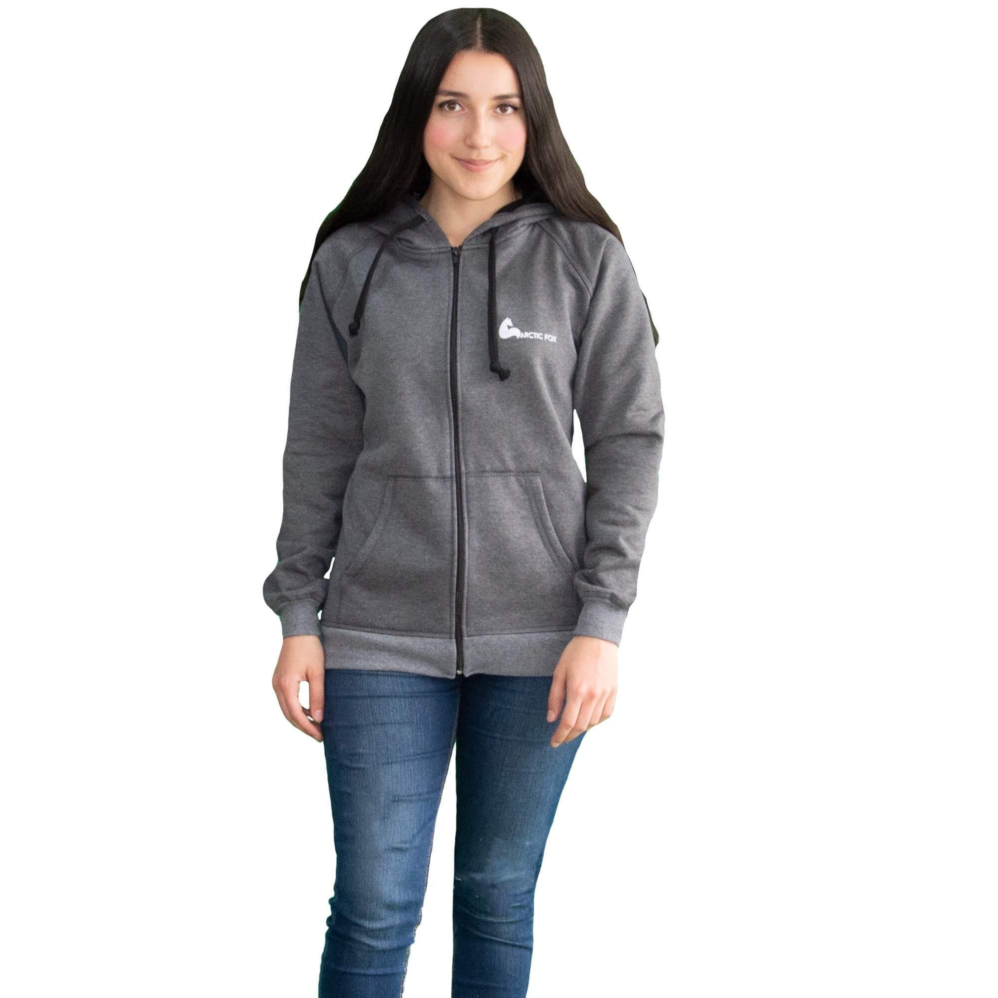 Frontal de Mujer cuerpo entero vistiendo una Chaqueta Hoodie Gris de Arctic Fox Colombia