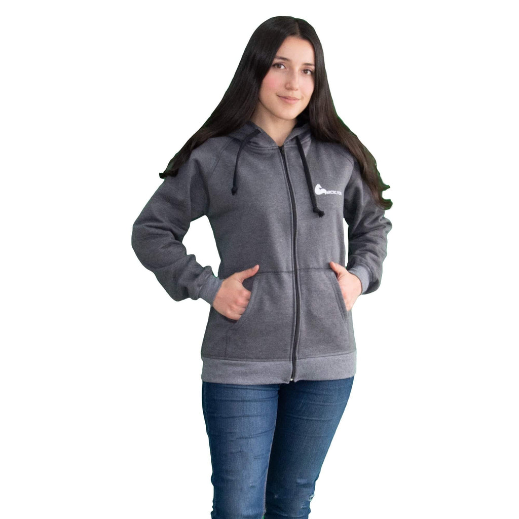 Mujer girada a la derecha vistiendo una Chaqueta Hoodie Gris de Arctic Fox Colombia
