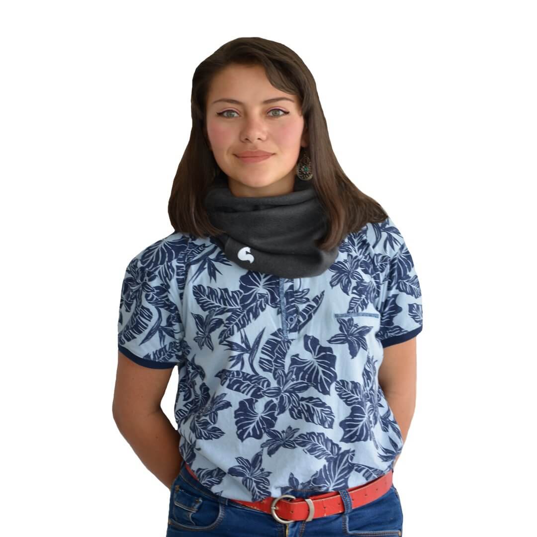 Mujer vistiendo un Cuello Buff Unisex de Arctic Fox Colombia