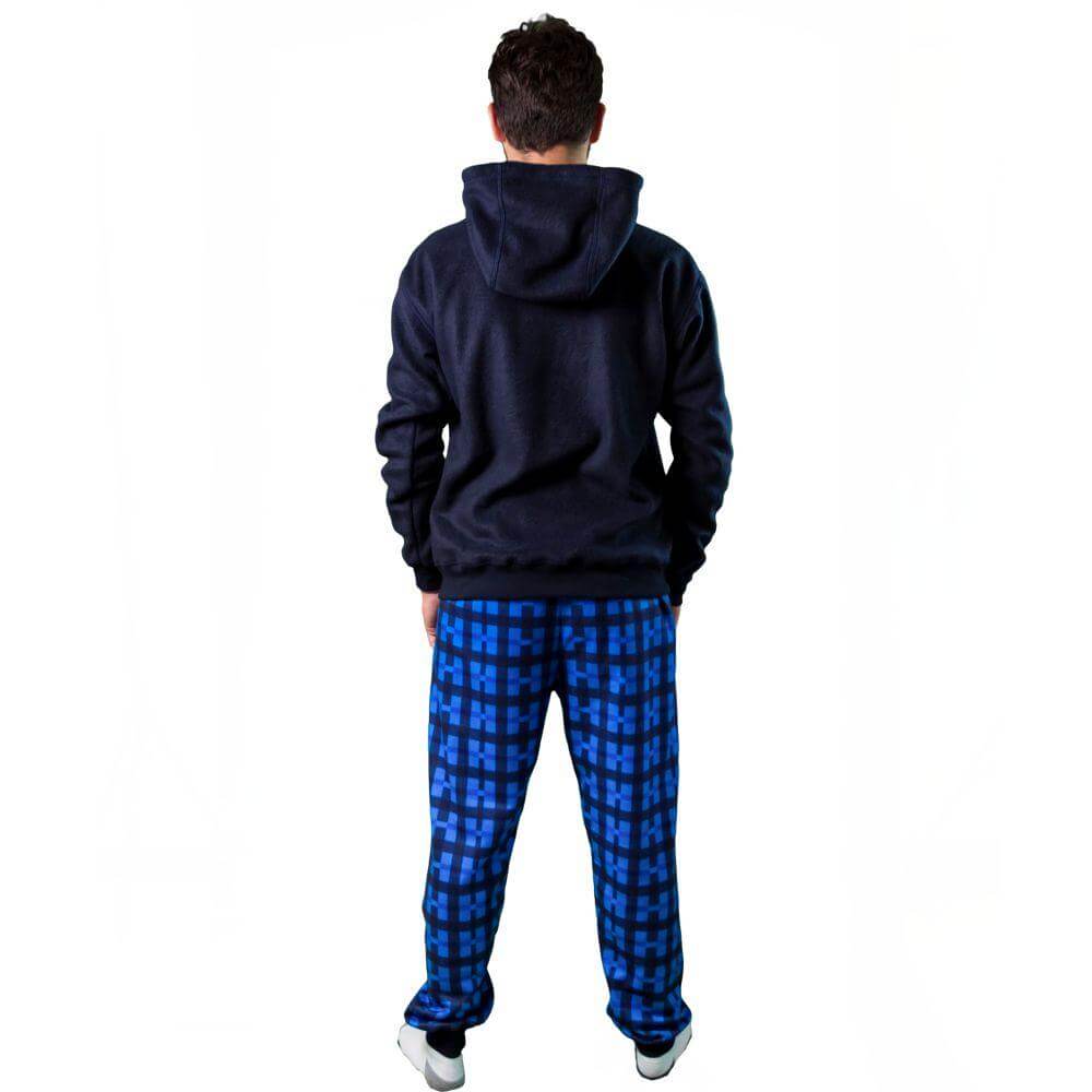 Hombre cuerpo entero de espalda vistiendo la Pijama Leñador Azul Oscuro de Arctic Fox Colombia