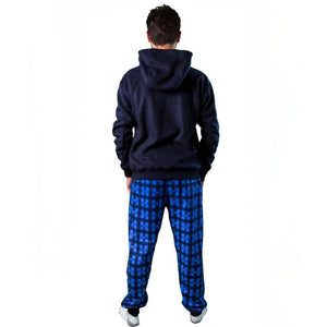 Hombre cuerpo entero de espalda vistiendo la Pijama Leñador Azul Oscuro de Arctic Fox Colombia