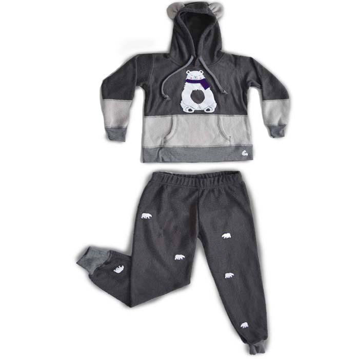 Pijama para niñas referencia Oso Polar Bufanda Morada, en gris oscuro, gris perla y un lindo Oso Polar con Bufanda Morada en el pecho, diseño de Arctic Fox Colombia